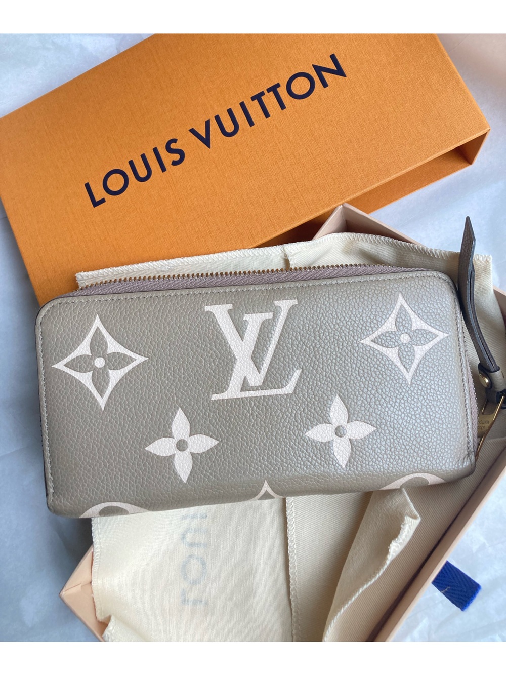 SOLD Louis Vuitton Taupe and Light Pink Monogram Compact Zip Wallet - Picture 15 of 16